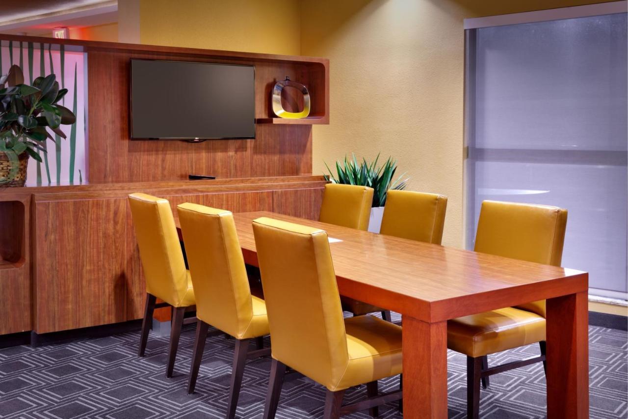 Towneplace Suites By Marriott Dickinson Εξωτερικό φωτογραφία