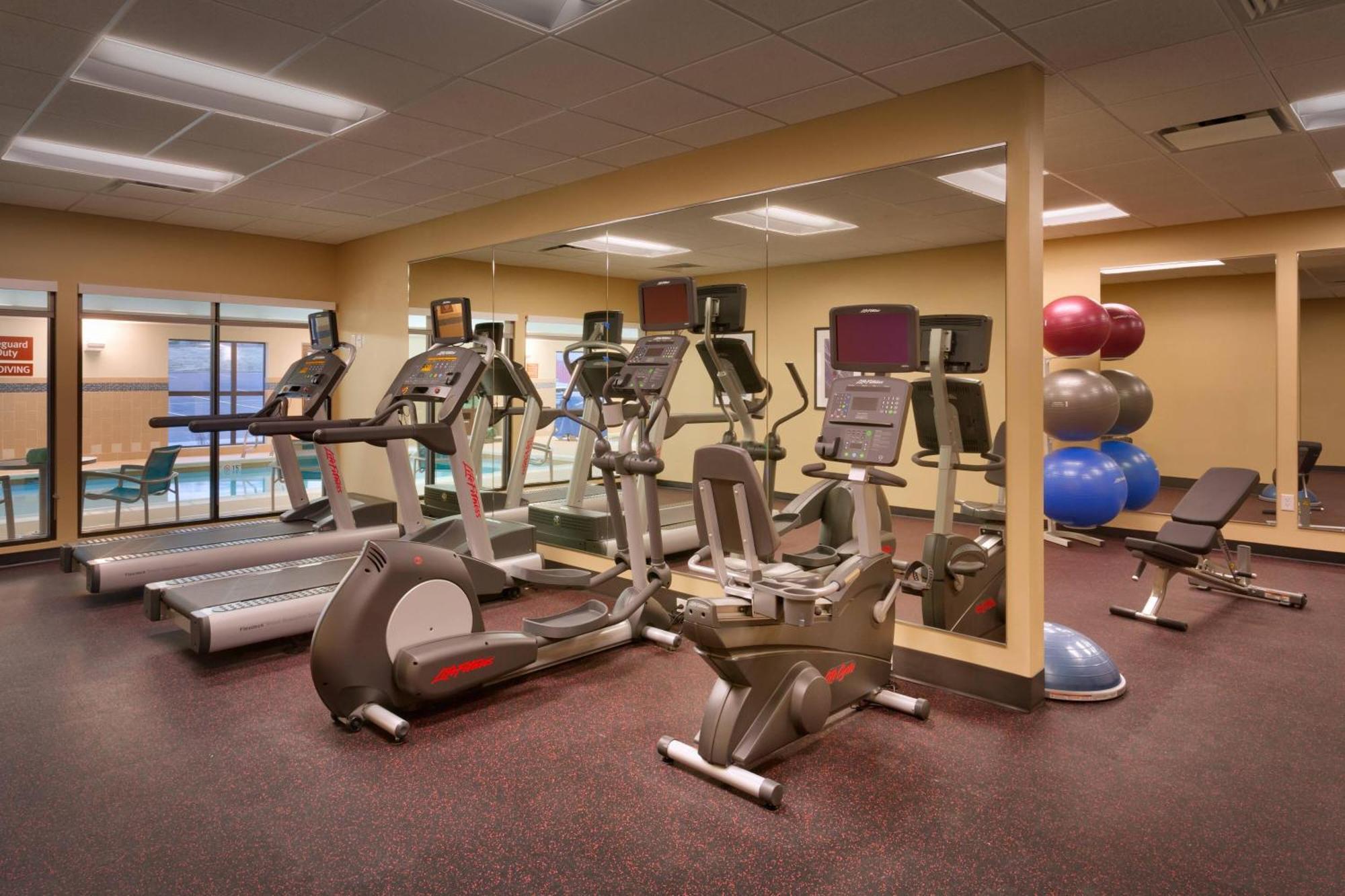 Towneplace Suites By Marriott Dickinson Εξωτερικό φωτογραφία